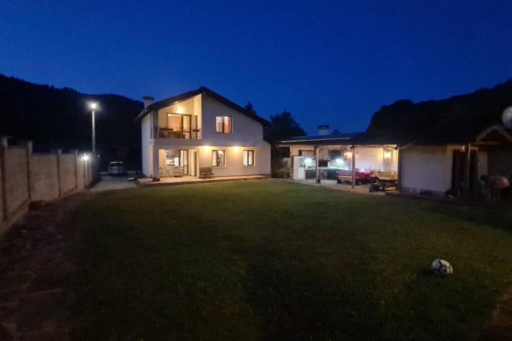 Двете Къщи В Планината Villa Beli Osum Bagian luar foto