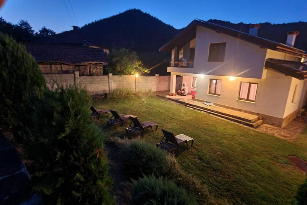 Двете Къщи В Планината Villa Beli Osum Bagian luar foto