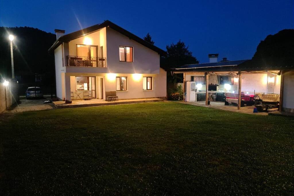 Двете Къщи В Планината Villa Beli Osum Bagian luar foto