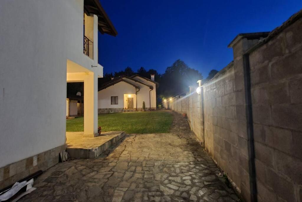 Двете Къщи В Планината Villa Beli Osum Bagian luar foto