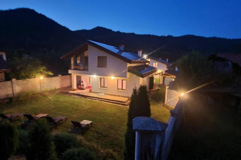Двете Къщи В Планината Villa Beli Osum Bagian luar foto