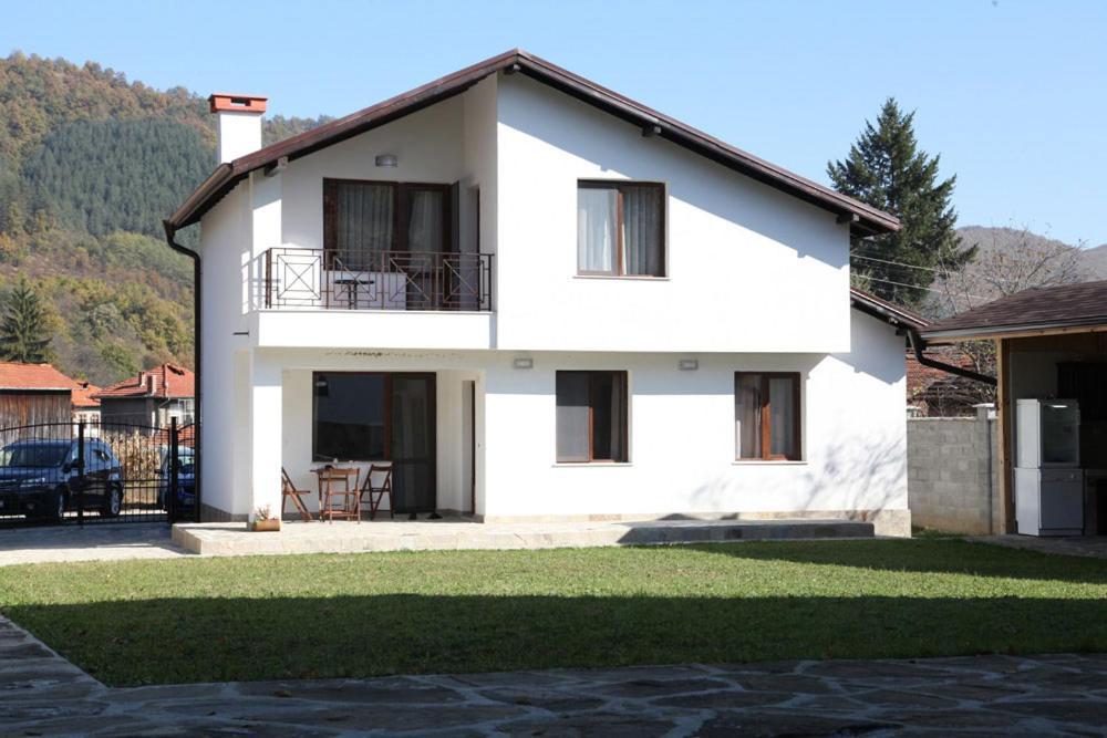Двете Къщи В Планината Villa Beli Osum Bagian luar foto